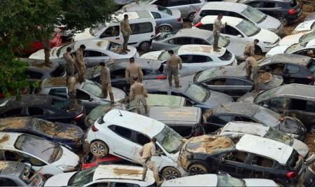 عملیات آواربرداری از خیابان ها و معابر در والنسیا اسپانیا + عکس