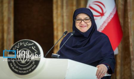 بیتی از مولانا روی پوشه کار خانم سخنگوی دولت+عکس