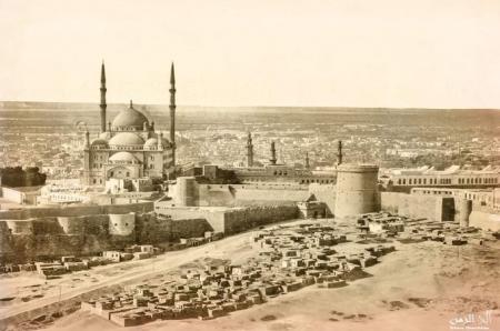 تصویر قدیمی از قاهره در پس زمینه‌ قلعه‌ صلاح‌الدین ایوبی