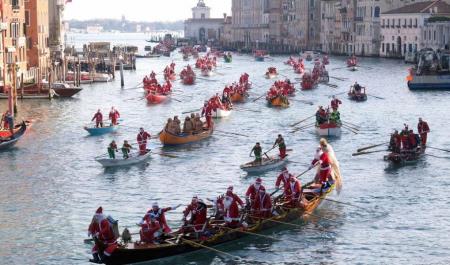 جشنواره سالانه کریسمس در امتداد کانال بزرگ شهر ونیز ایتالیا + عکس