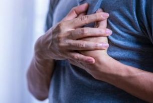 دلایل درد قفسه سینه هنگام نفس عمیق+اینفوگرافیک