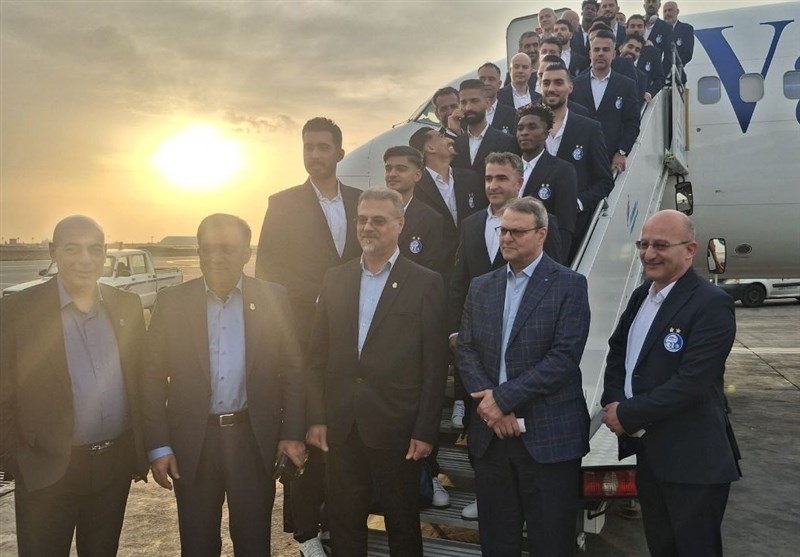 عکس عجیب از کاروان شلوغ استقلال برای سفر به عربستان