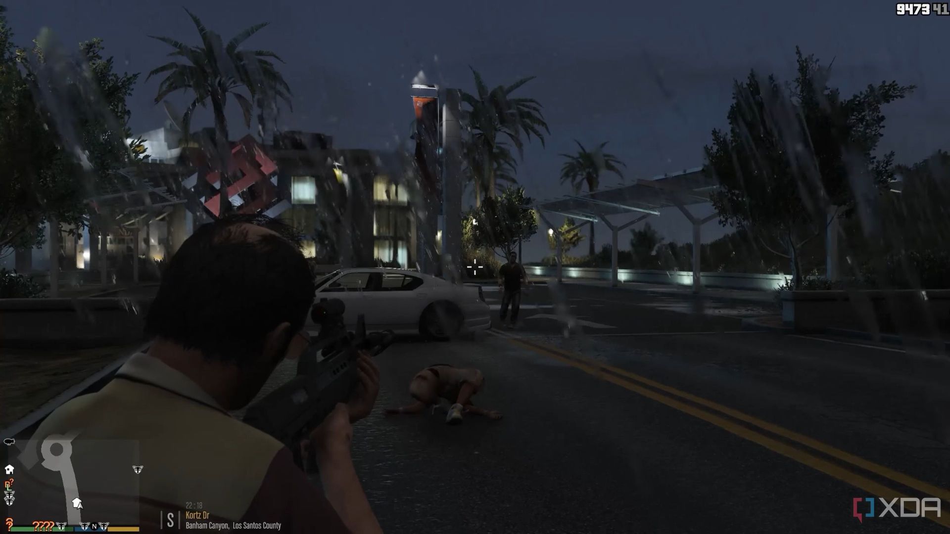 یک مرد اسلحه به‌دست در بازی GTA 5