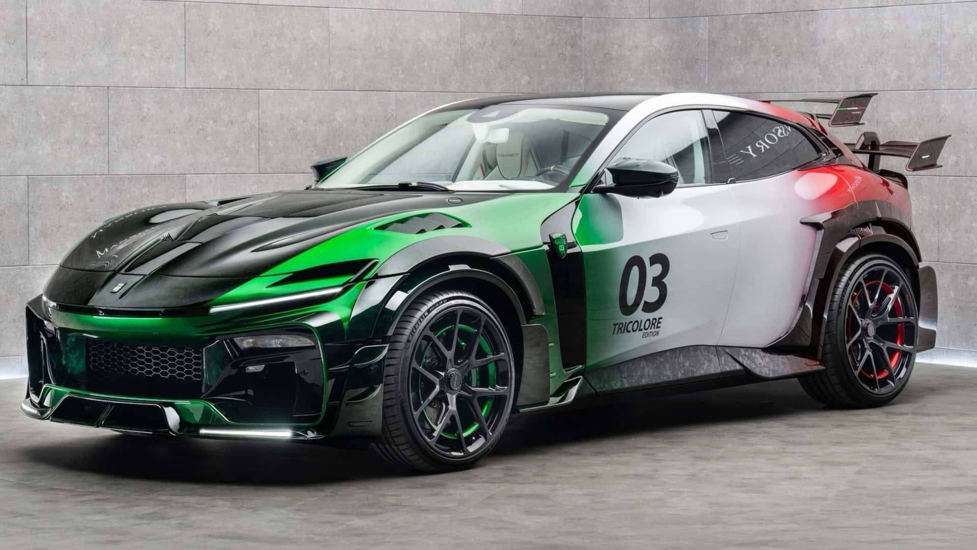 نمای سه‌چهارم جلو خودرو فراری پوروسانگوئه منصوری