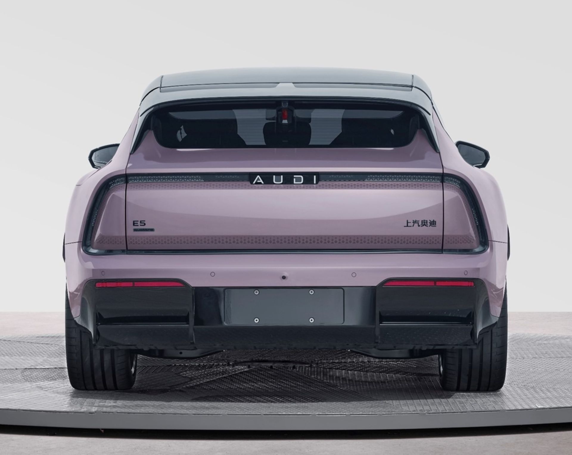 نمای عقب خودرو آئودی E5 Sportback