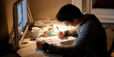 نور کم واقعا چشم ها را ضعیف می کند؟