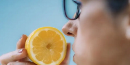 بیماری آلزایمر چگونه حس بویایی را از بین می‌برد؟